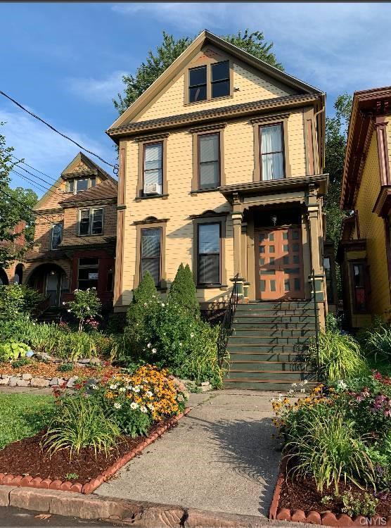 Primary Photo - 215 Green St