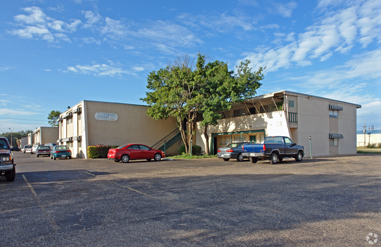 Primary Photo - Courtyards West