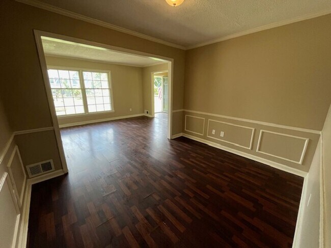 Foto del edificio - Renovated 3 Bedroom 2 Bath Home with 2 Car...