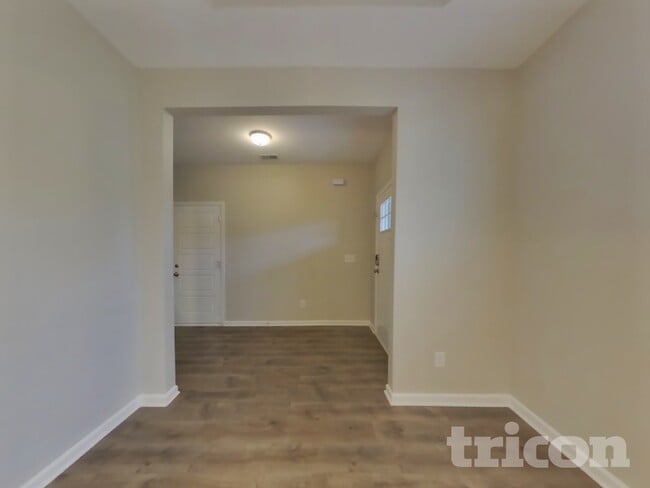 Building Photo - 825 Ellyson Dr