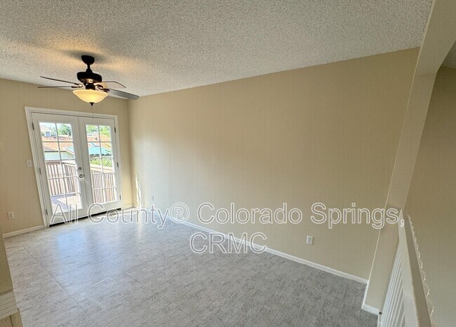 Foto del edificio - 977 Square Dance Lane