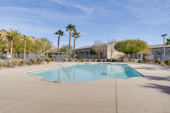 Building Photo - Inviting 3-Bedroom Townhome in Gated Cliff...