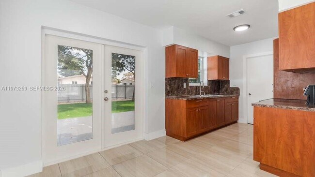 Photo - 630 SW 28th Dr House
