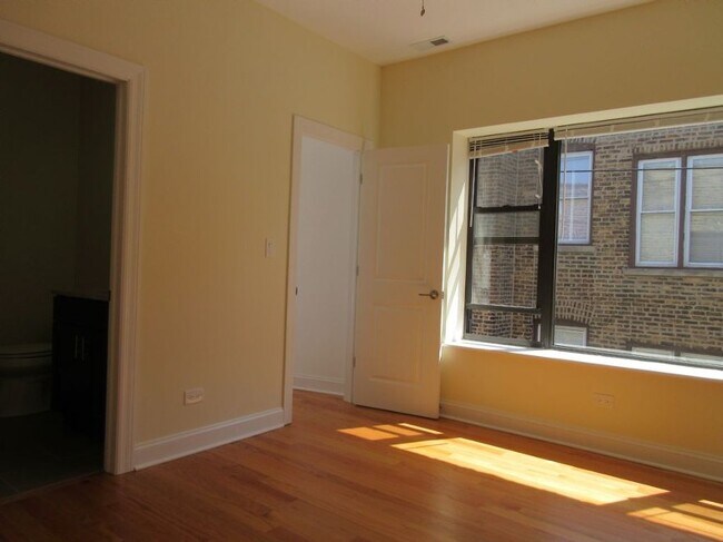 Foto del edificio - 1346 W Howard St