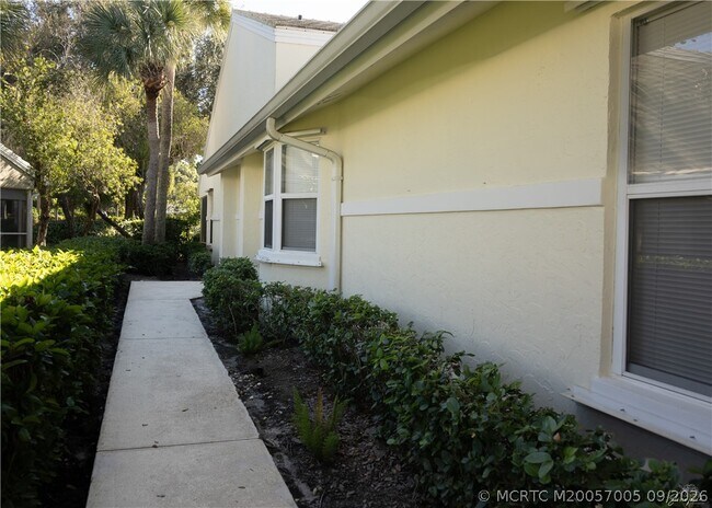Foto del edificio - 2425 SW Foxpoint Trail