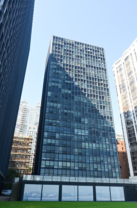 Primary Photo - 910 N Lake Shore Dr