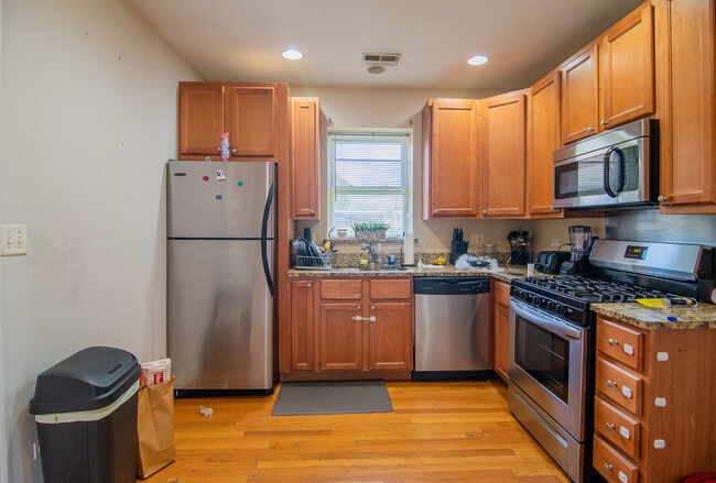 Building Photo - 2750 N Kostner Ave