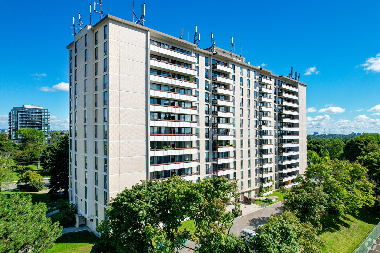 Primary Photo - Bayview Square Apartments