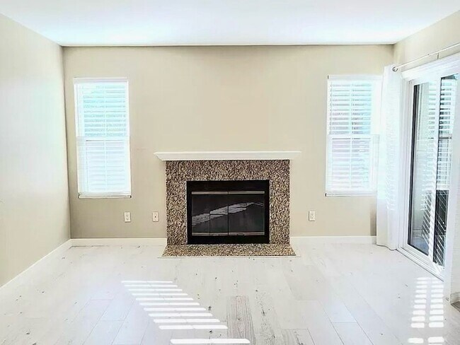 Foto del edificio - Lovely two bedroom condo at Carmel Trails....
