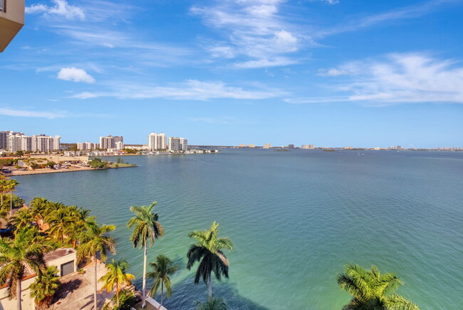 Foto del edificio - 1625 John F Kennedy Causeway