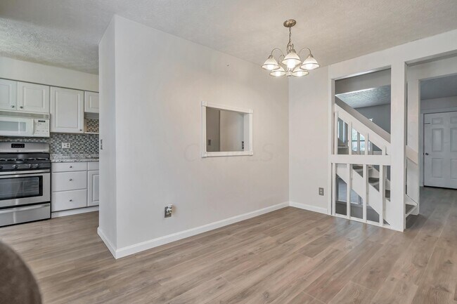 Foto del edificio - 2949 Essington Dr
