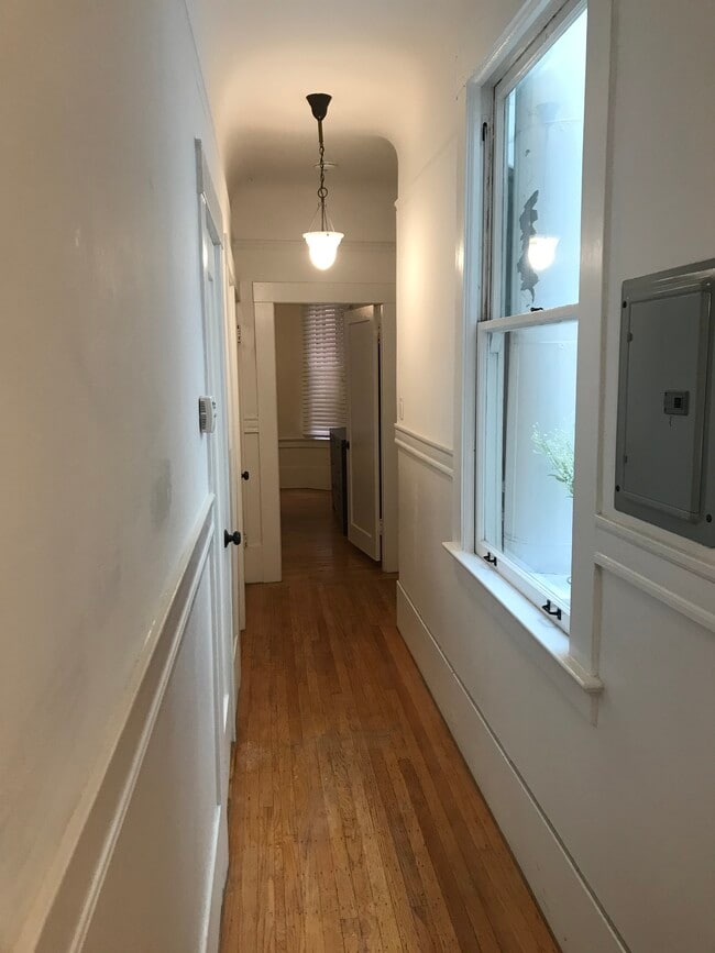 Hallway - 622 Leavenworth St