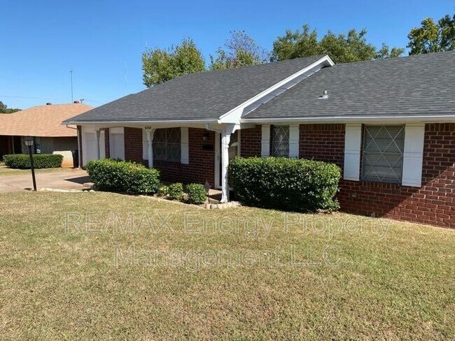 Building Photo - 6300 N Wildewood Dr