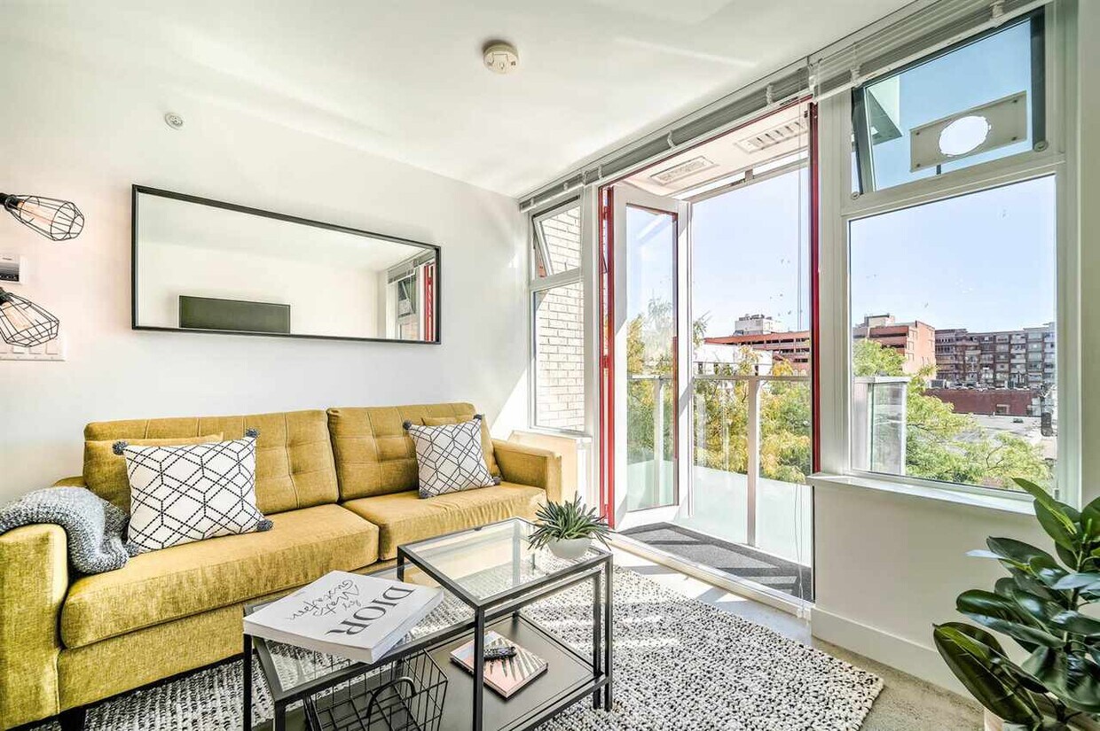 Photo principale - 231 Pender St E