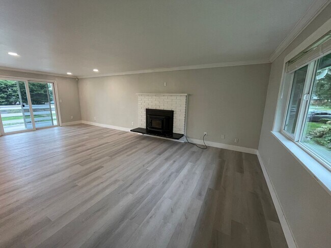 Foto del edificio - ***PENDING APPLICATION***Gorgeous 4 Bedroom Home In Desirable West Beach Area!