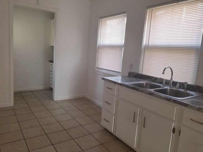 Plenty kitchen space - 624 Chatham Ct