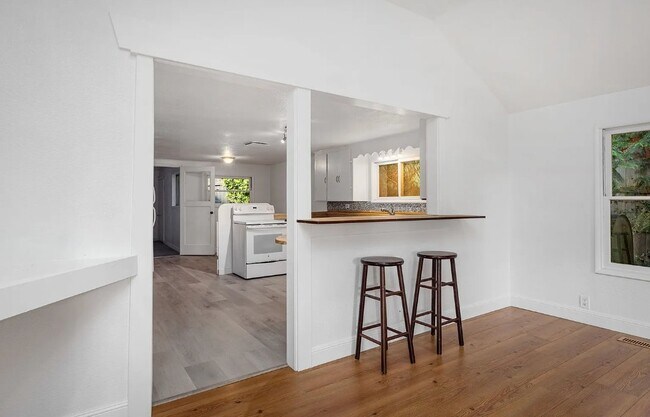 Foto del edificio - 10612 NW Skyline Blvd