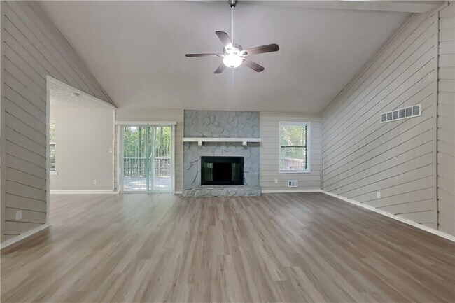 Foto del edificio - 2719 Valleyhill Dr