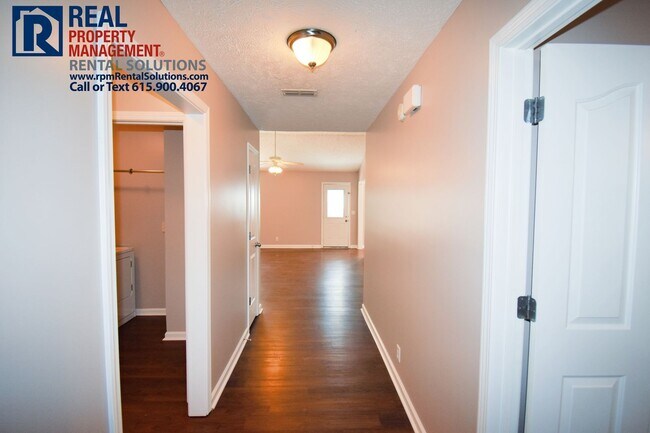 Foto del edificio - Adorable 3 bd house in the heart of Murfre...