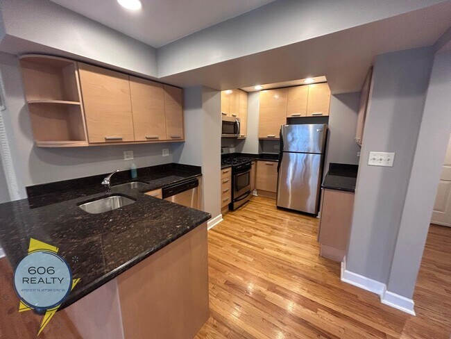 Foto del edificio - 6954 N Greenview Ave