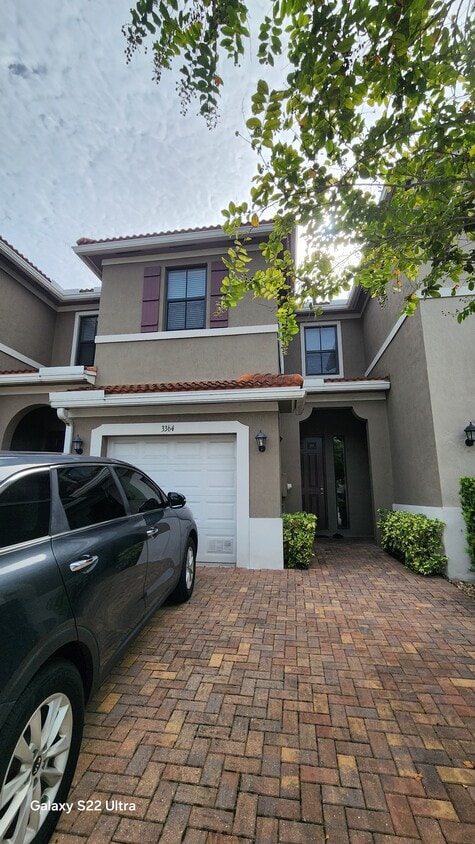 Foto principal - 3364 NW 10th Ave