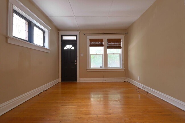 Foto del edificio - 2204-2206-2206 Portis Ave