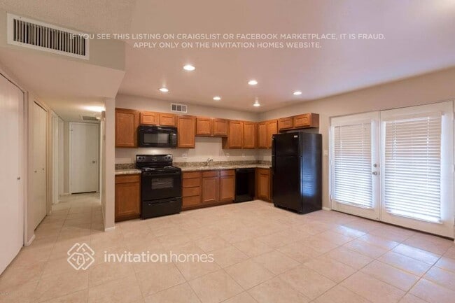 Building Photo - 1800 W Mountain View Dr