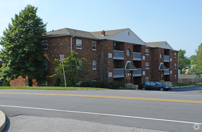 Building Photo - Greenbank Manor