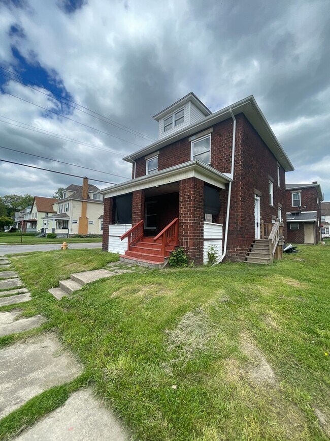 Foto del edificio - 247 Cedar Ave
