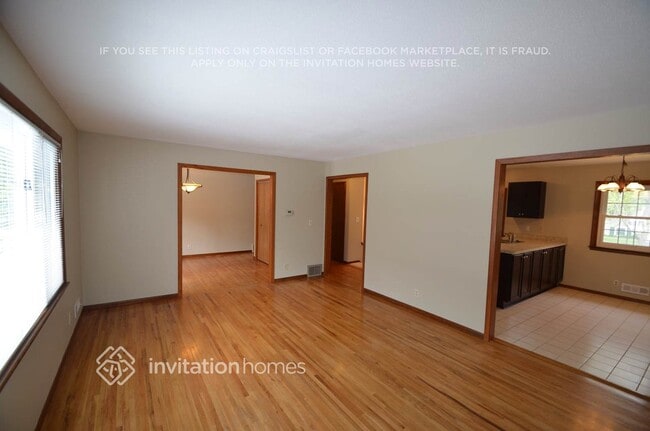 Foto del edificio - 124 Oakwood Rd