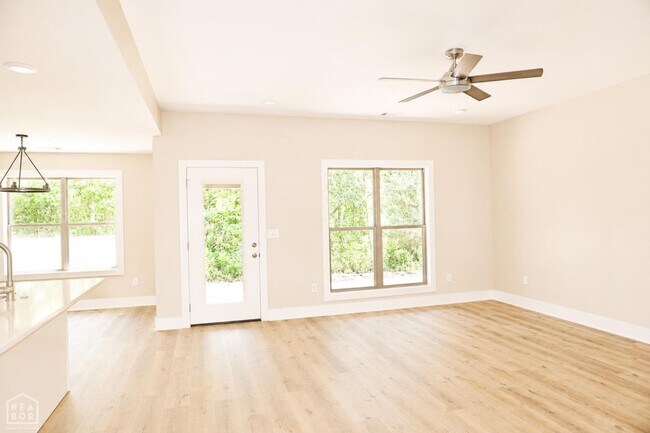 Building Photo - 5402 Lotus St