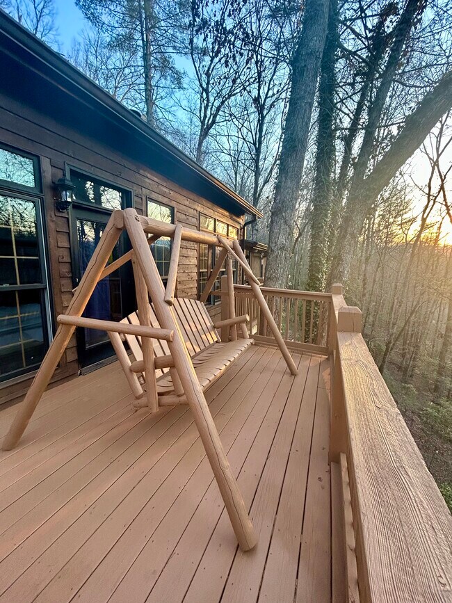 Foto del edificio - 808 Mill Stone Mountain Ln