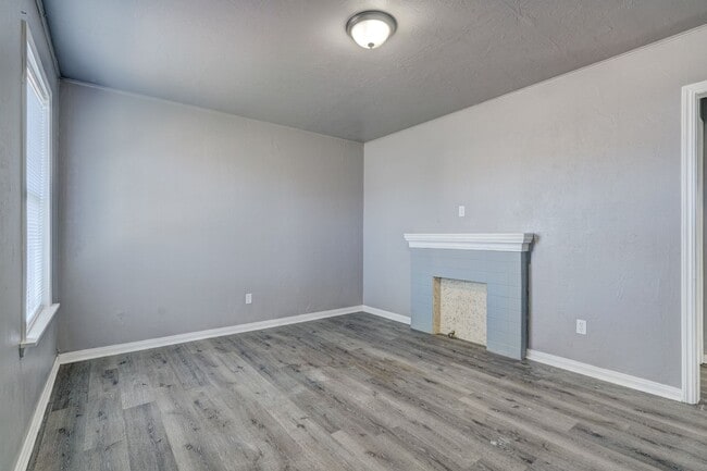 Building Photo - Prime Location! 2BR/1BA Home Minutes from ...
