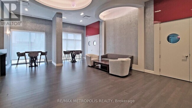 Building Photo - 30 Meadowglen Pl