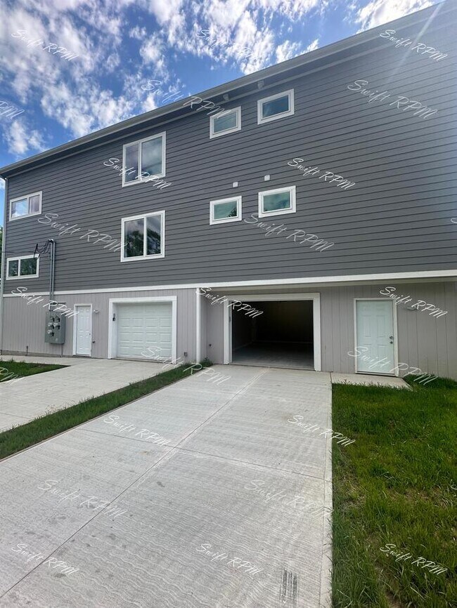 Building Photo - 119 Kickapoo St