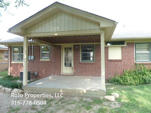 Building Photo - 1741 S Windsor Rd