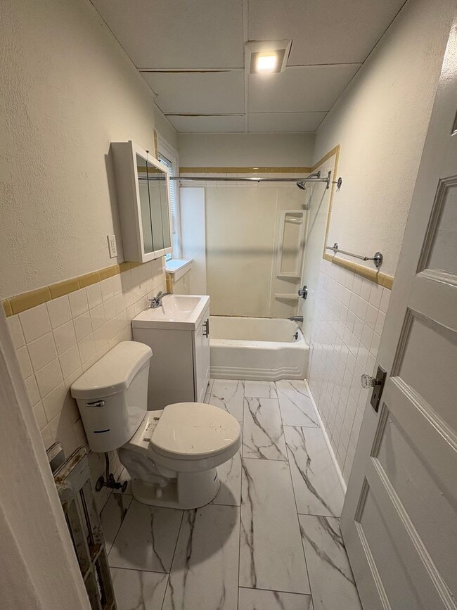 Building Photo - 17 Essex St