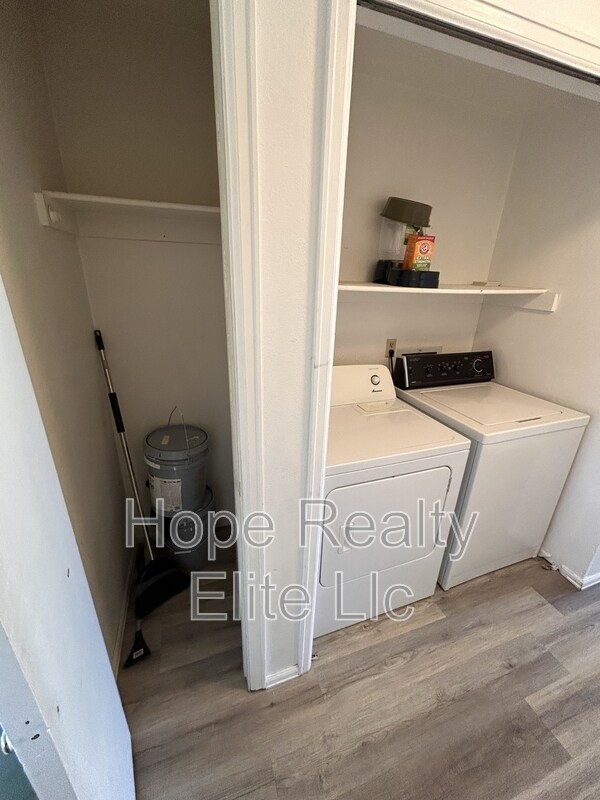 Foto del edificio - 954 Brant Hollow Ct
