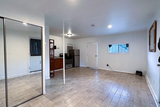 Foto del edificio - 161 1/2 N Hoover St