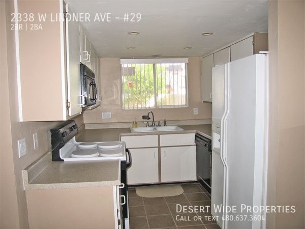 Building Photo - Great 2 bedroom, 1.5 bath townhome in conv...