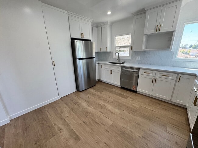 Building Photo - 911 S Atlantic Blvd