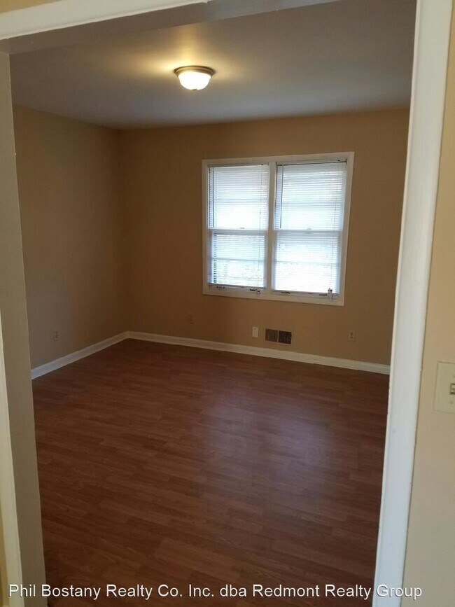 Building Photo - 3 br, 1 bath House - 1812 Damon Circle