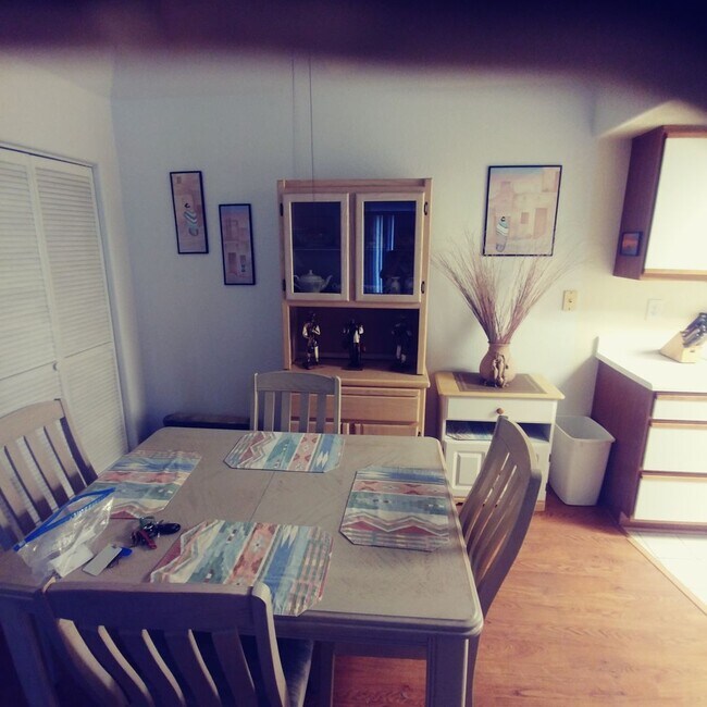 Building Photo - BOTTOM FLOOR FURNISHED UNIT