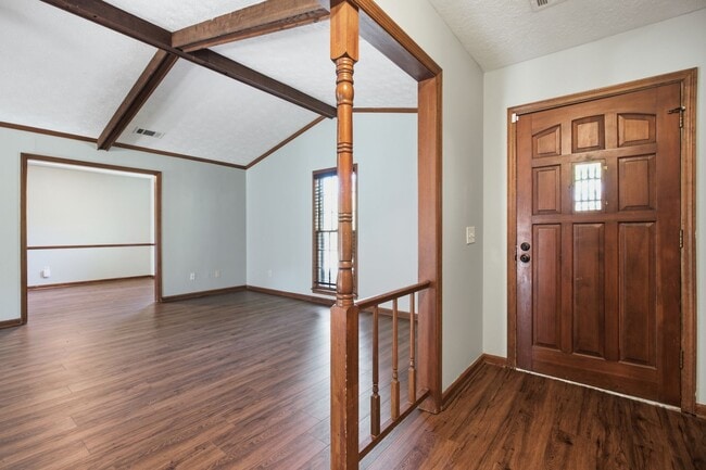 Building Photo - FOR RENT in NORTH COLUMBUS! Available NOW!