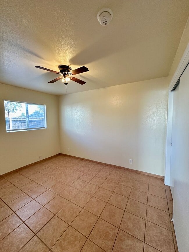Foto del edificio - UPCOMING 2 BED 1 BATH COZY CASITA AVAILABLE 5/15/26!!