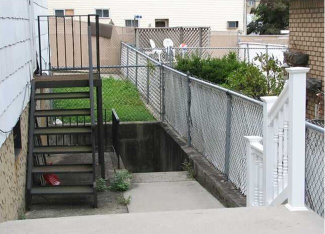 Foto del edificio - 1070 Manor Rd