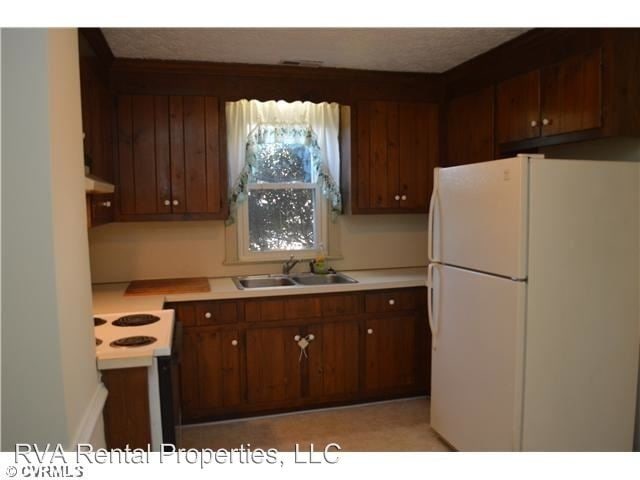 Building Photo - 4 br, 1 bath House - 500 Azalea Ave