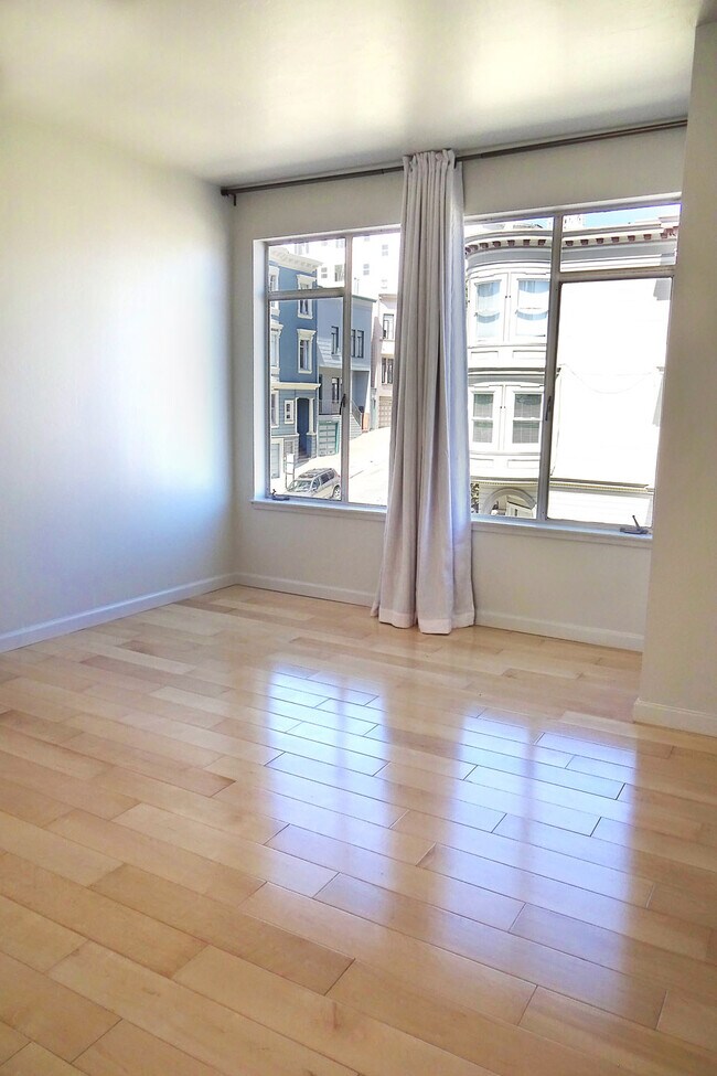 Foto del edificio - 1090 Montgomery Street Apartments