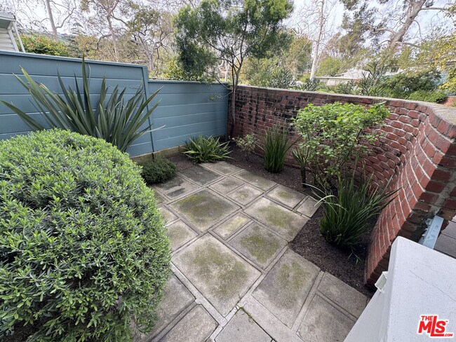 Foto del edificio - 5259 1/2 Village Green