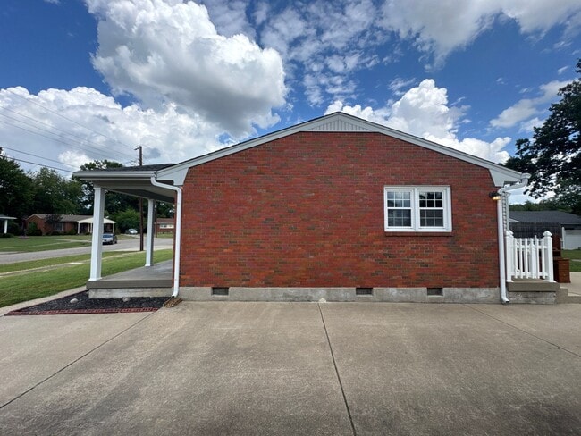 Building Photo - 5607 Elmer Ln